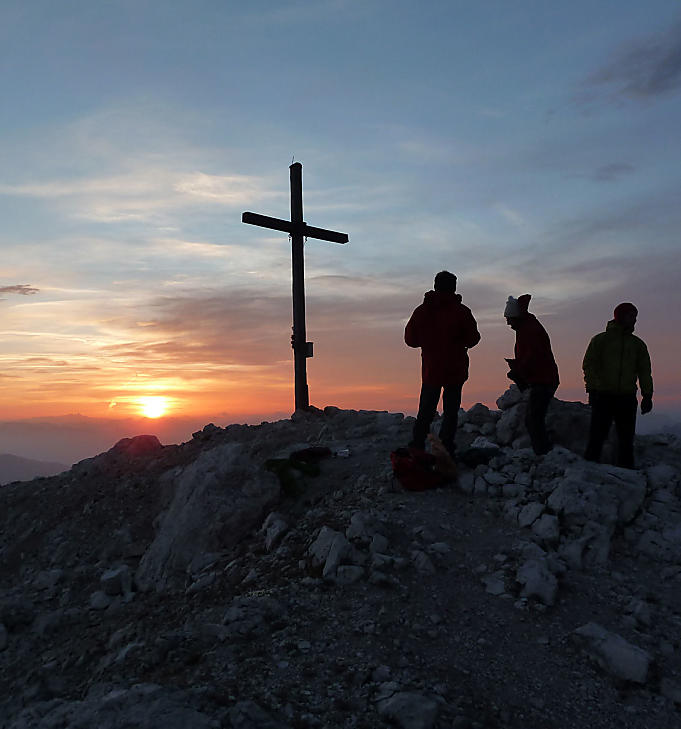 Východ slunce na Peitlerkofelu: hořící nebe